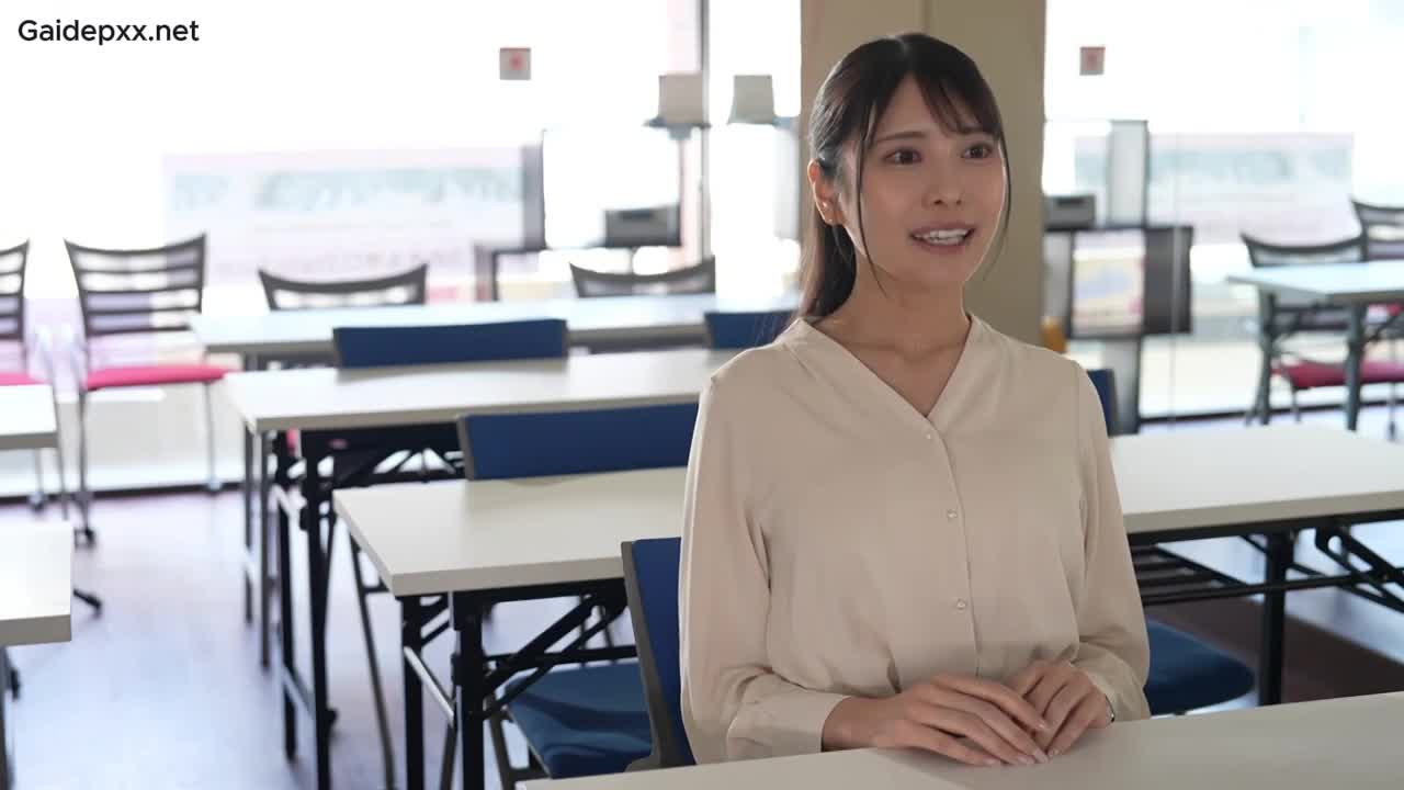 Bí Mật Của Cô Giáo Xinh Đẹp 