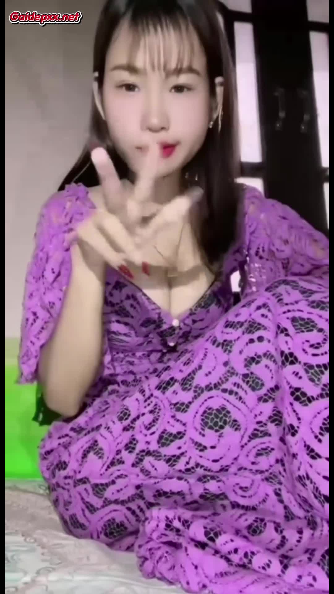 Trâm Ngực Căng Cực Móc Bím Bạo